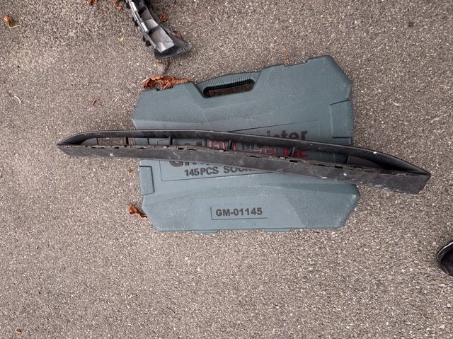 Губа переднього бампера A2138850100 MERCEDES