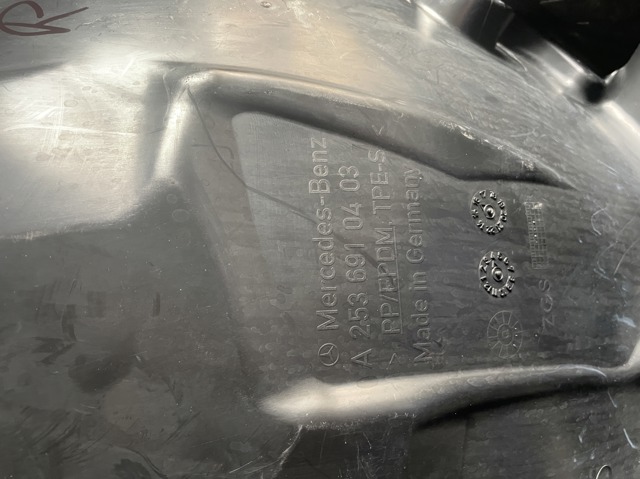 Підкрилок переднього крила, правий задній A2536910403 MERCEDES