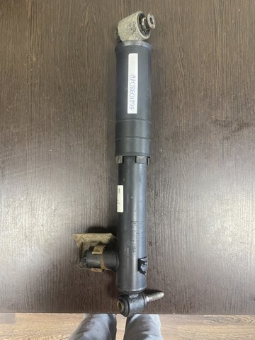 Амортизатор задній, правий 562109801R RENAULT