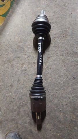 Піввісь передня ліва 561407271AA VAG