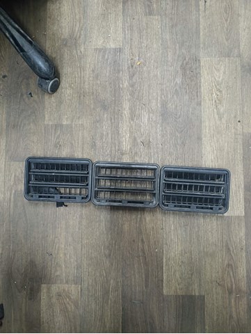 Решітка вентиляційна задня 64228377280 BMW