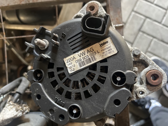 Генератор 059903023 VAG