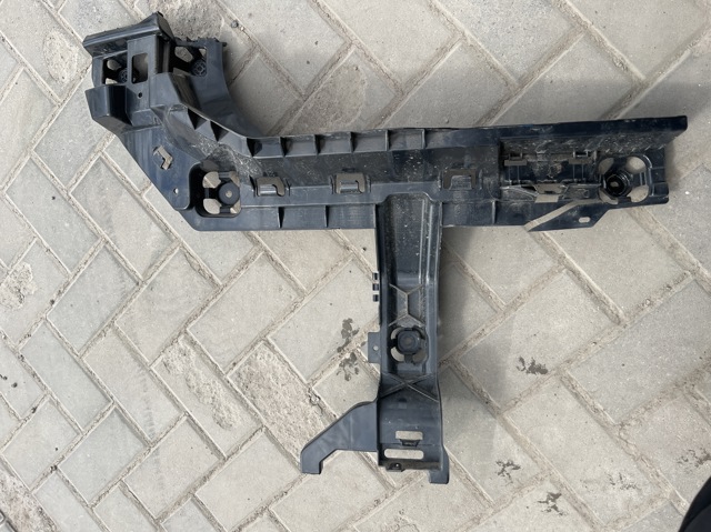 Ліве кріплення заднього бампера 51127426439 BMW