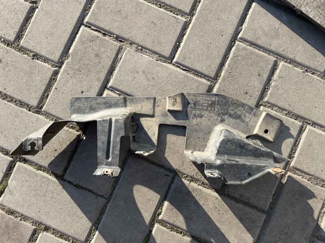 Захисний кожух кермового механізму 51757160239 BMW
