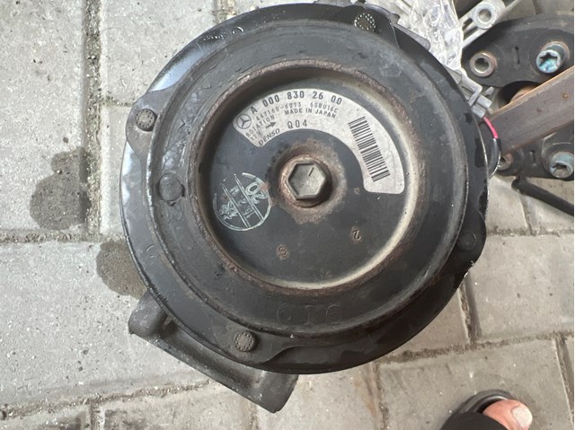 Компресор кліматичної установки A0008302600 MERCEDES