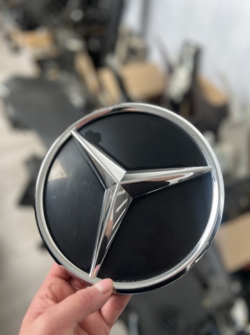 Емблема на решітку радіатора A0008800300 MERCEDES