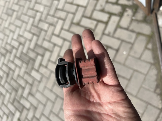 Подушка радіатора охолодження, верхня A0009912595 MERCEDES