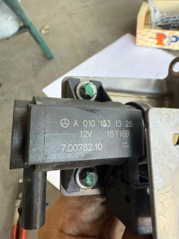 Клапан соленоїд регулювання заслонки EGR A0081535428 MERCEDES
