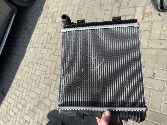 Радіатор охолодження двигуна, правий A0995005903 MERCEDES