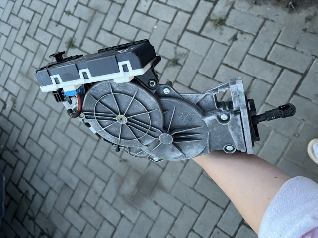 Мотор-привод відкриття/закриття кришки багажника A0997602601 MERCEDES