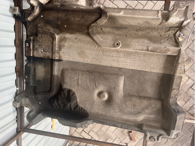 Захист двигуна задній A2055200423 MERCEDES
