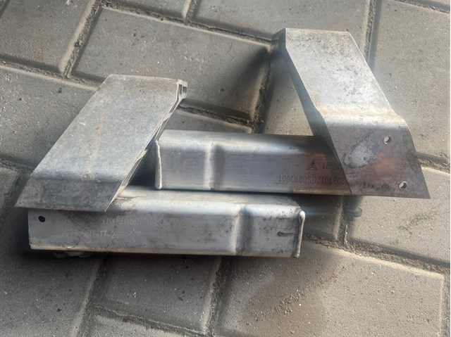 Кронштейн підсилювача переднього бампера A2056203701 MERCEDES
