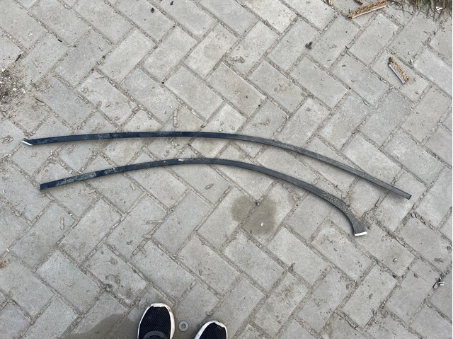 Молдинг передньої лівої двері, верхній A2056900180 MERCEDES