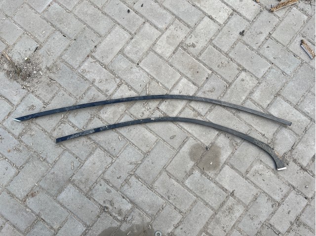 Накладка задніх лівих дверей, верхня A2056900380 MERCEDES