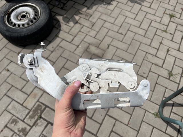 Завіс капота, правий A2058800928 MERCEDES