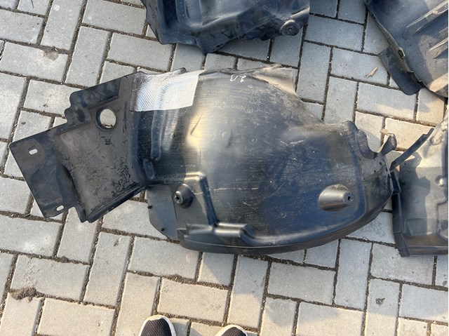 Підкрилок переднього крила, правий задній A2136900630 MERCEDES