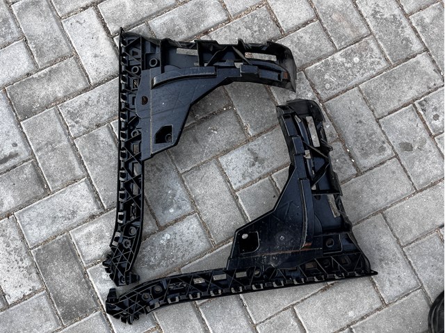 Направляюча заднього бампера, права A2138850263 MERCEDES