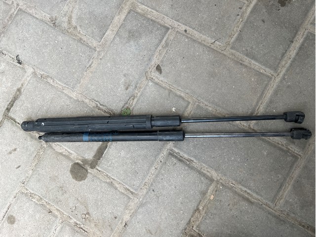 Стійка капота права A2139800264 MERCEDES