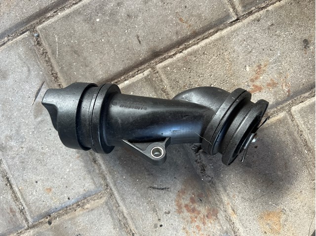 Горловина маслозаливна A6420108107 MERCEDES