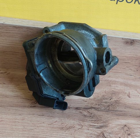 Дросільна заслінка в зборі 03G128063G VAG