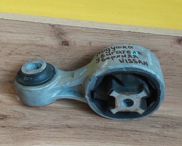 Подушка (опора) двигуна, права верхня 113504BA0A NISSAN