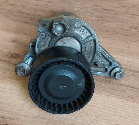 Натягувач приводного ременя 117505337R NISSAN