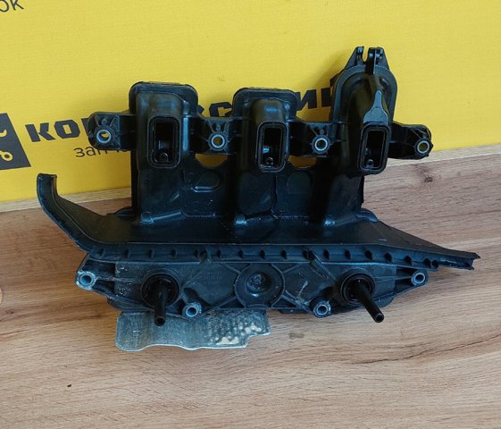Колектор впускний 1326400Q1F NISSAN