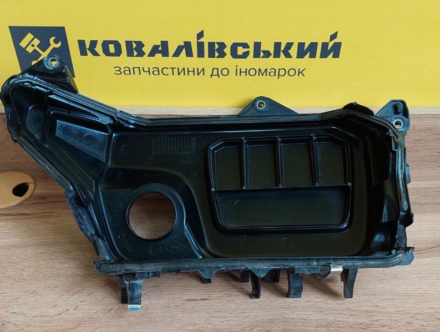 Кришка двигуна декоративна 1404600Q0A NISSAN
