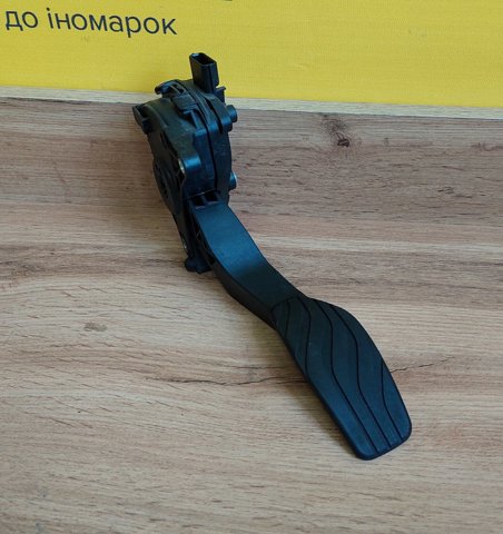 Підаль газу 180024BA0B NISSAN