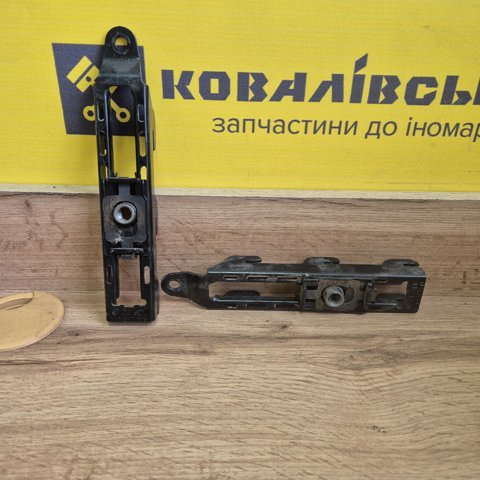 Регулятор висоти ременя безпеки передній лівий 1J0857819H VAG
