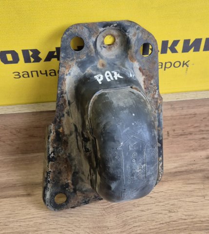 Кронштейн задньої балки 1K0505130J VAG