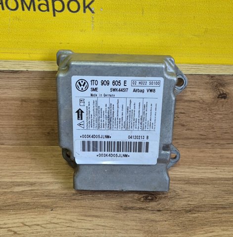 Блок управління airbag 1T0909605E VAG