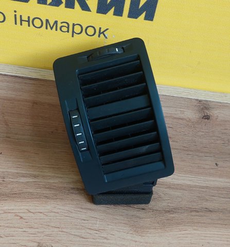 Решітка повітроводу ліва 1Z0819701A VAG