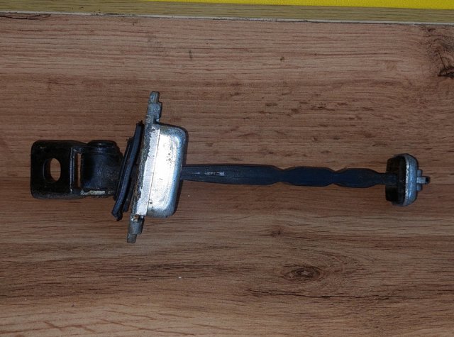 Обмежувач відкриття дверей, передній 1Z0837249D VAG