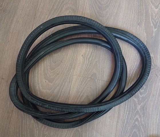 Ущільнювач дверей передніх, на (кузові) 1Z0867365J VAG
