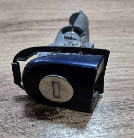 Лічинка замка дверей передніх, лівої 1Z0898167D VAG