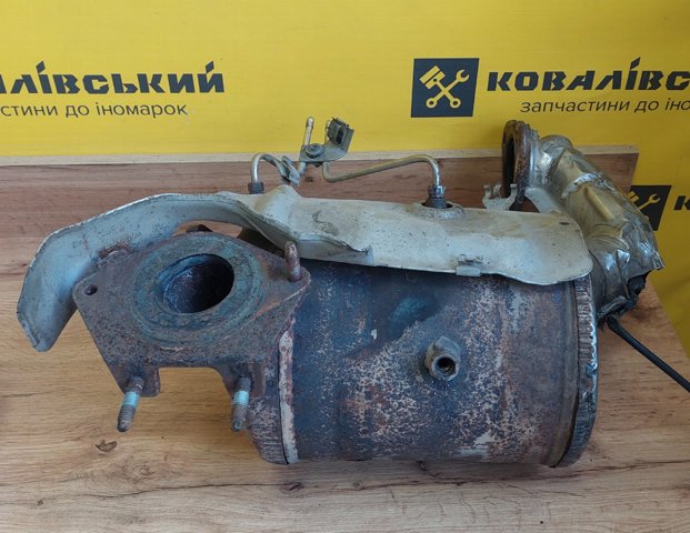Труби і підвіска глушника 2090000Q1E NISSAN