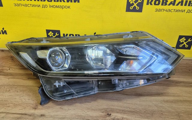 Фара передня права 26010HV00B NISSAN