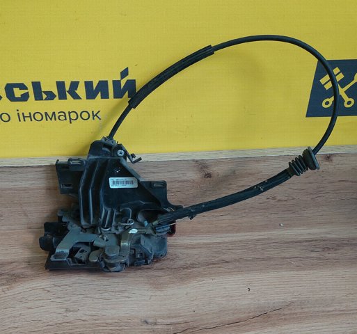 Замок задніх дверей, лівих 3B4839015AJ VAG