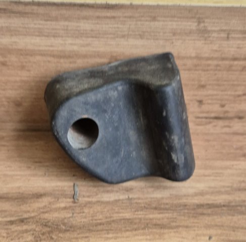 Буфер капота гумовий 3C0823428 VAG