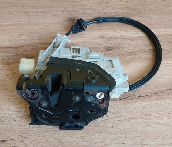 Замок задніх дверей, правих 3C4839016A VAG
