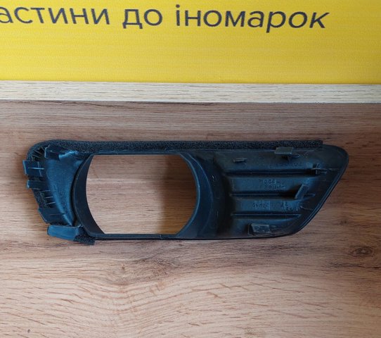 Заглушка ПТФ бампера переднього права 5212733040 TOYOTA