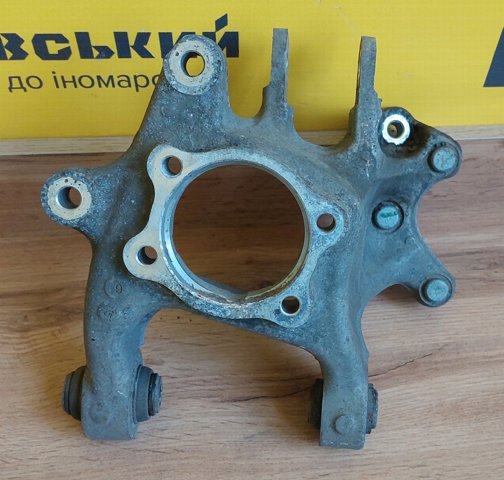 Цапфа - поворотний кулак задній, правий 52720C2100 HYUNDAI