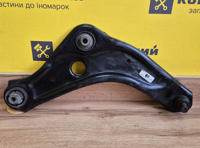 Правий важіль передній нижній підвіски 545004EA0B NISSAN