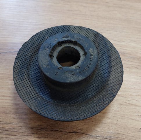 Проставка (гумове кільце) пружини задньої, верхня 55034JD00A NISSAN