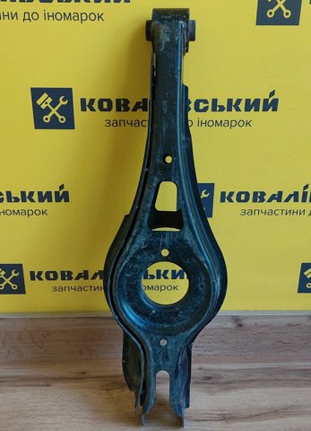 Важіль задньої підвіски нижній, правий 55220C2100 HYUNDAI