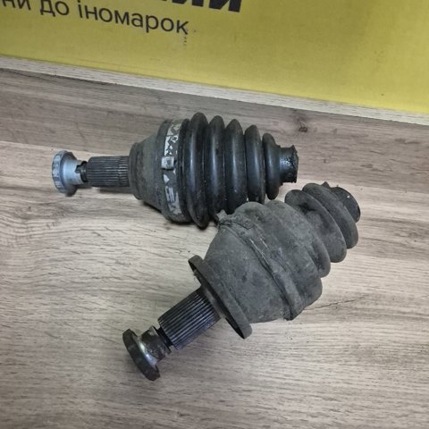 Шарнір різних кутових швидкостей передній 6Q0498099D VAG