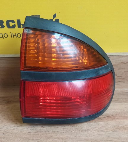 Ліхтар задній лівий 7700420122 RENAULT