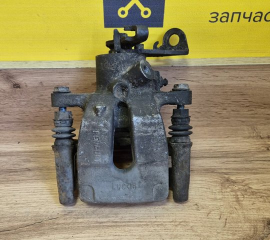 Супорт гальмівний задній правий 7711135720 RENAULT