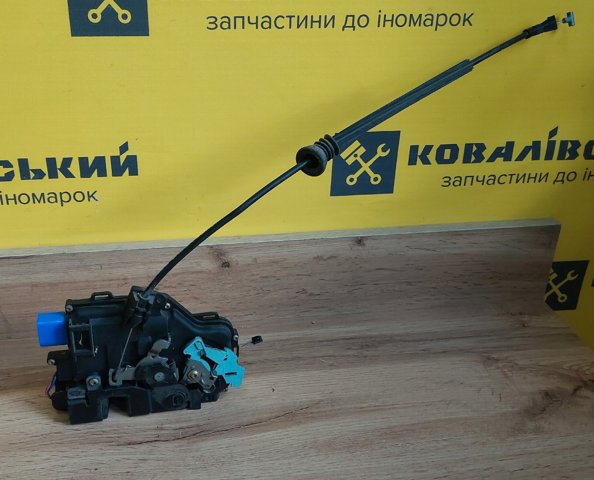 Замок задньої дверї, правої 7L0839016 VAG